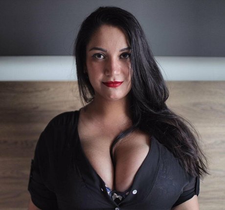 Foto di nudo di fuga di OnlyFans di Isa Malone