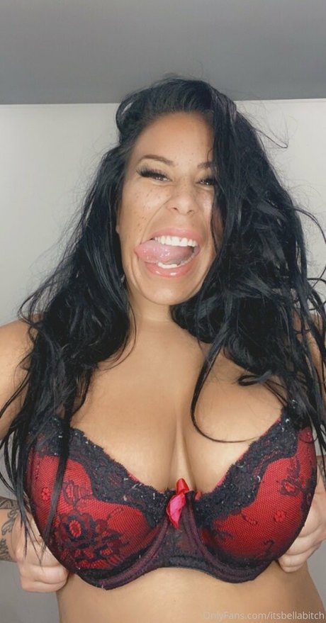 Foto di nudo di fuga di OnlyFans di Belle Midnight
