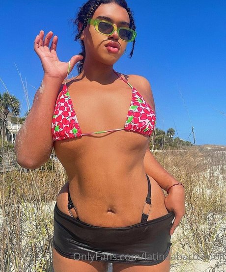Foto di nudo di fuga di OnlyFans di Latinaabarbiedoll