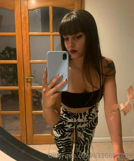 Foto di nudo di fuga di OnlyFans di Vampyalicia