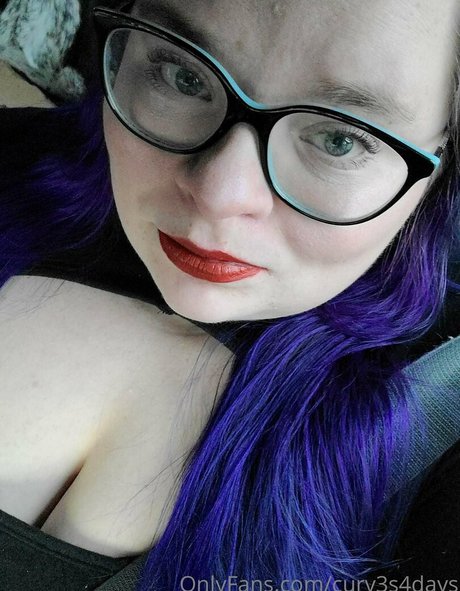 Foto di nudo di fuga di OnlyFans di Curv3s4days