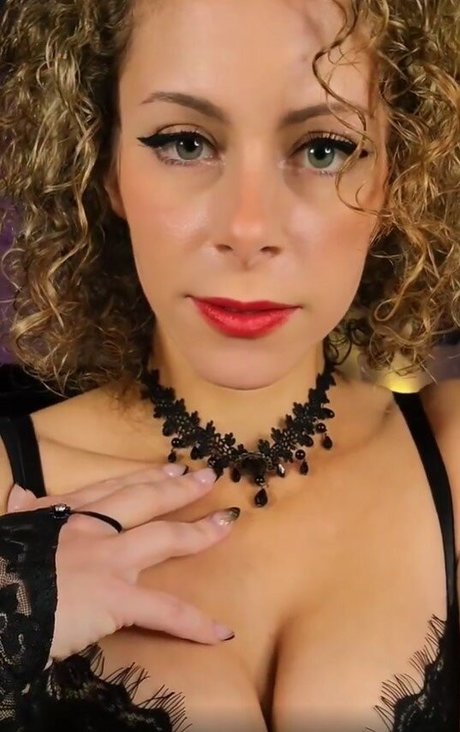 Foto di nudo di fuga di OnlyFans di Itsmisscurly