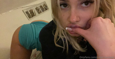 Foto di nudo di fuga di OnlyFans di Yourstepsis69x