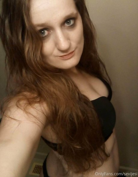 Foto di nudo di fuga di OnlyFans di Sexijesi