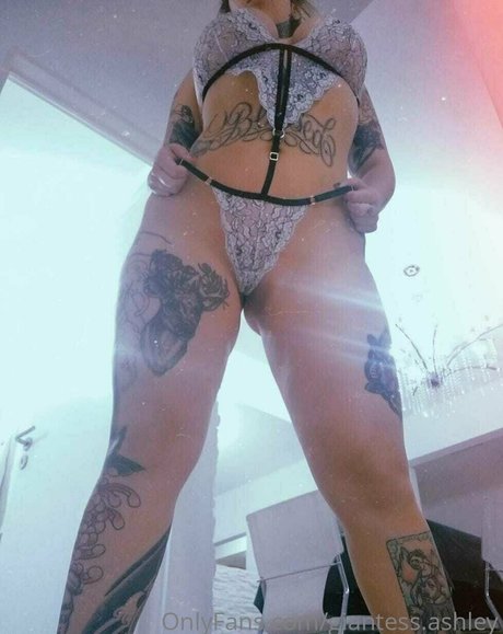 Giantessashley