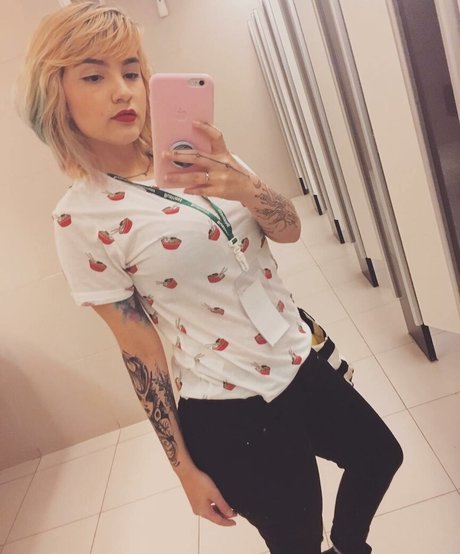 Foto di nudo di fuga di OnlyFans di Riyuuka