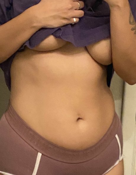 Foto di nudo di fuga di OnlyFans di Curvybxtch