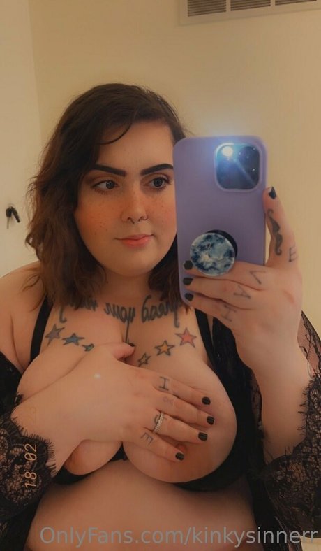 Foto di nudo di fuga di OnlyFans di Kinkysinnerr