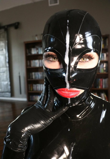 Foto di nudo di fuga di OnlyFans di Latexcamille