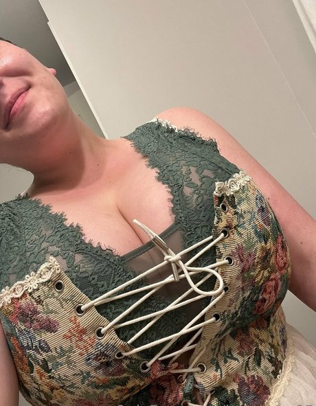 Foto di nudo di fuga di OnlyFans di Bustybae95
