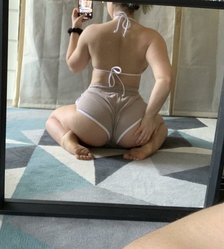 Foto di nudo di fuga di OnlyFans di Elliemary