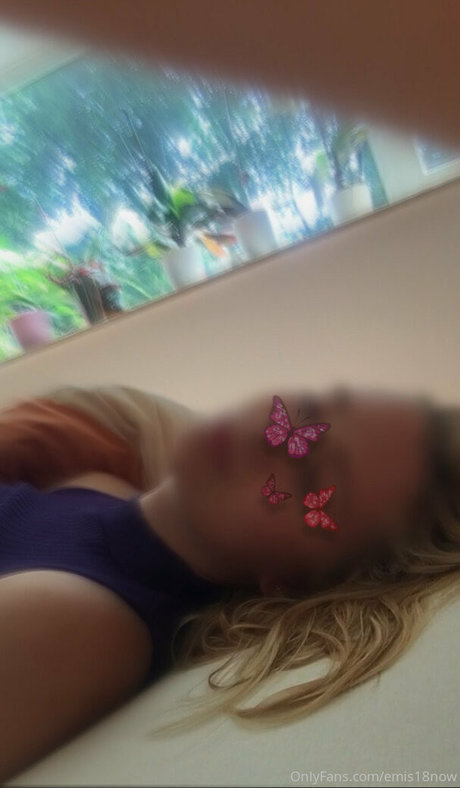 Foto di nudo di fuga di OnlyFans di Emis18now