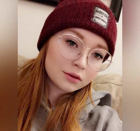 Foto di nudo di fuga di OnlyFans di Cutieredhead
