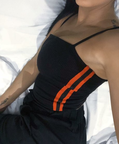 Foto di nudo di fuga di OnlyFans di Jesy Lee