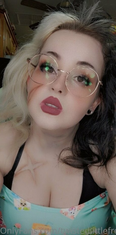 Foto di nudo di fuga di OnlyFans di Twistedlittlefree