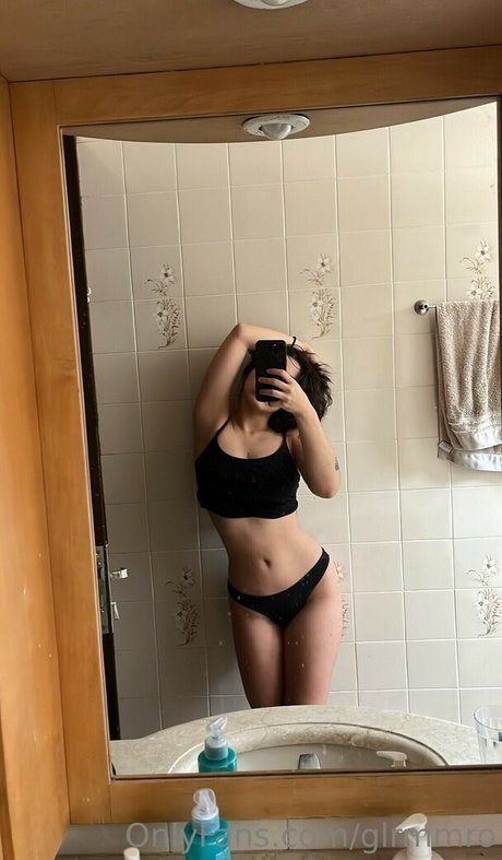 Foto di nudo di fuga di OnlyFans di Glrmmro