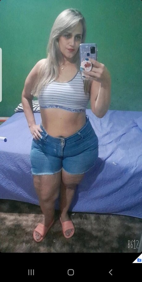 Foto di nudo di fuga di OnlyFans di Helen Cristina