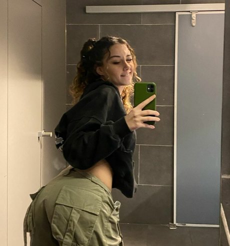 Foto di nudo di fuga di OnlyFans di Aleynakutluay