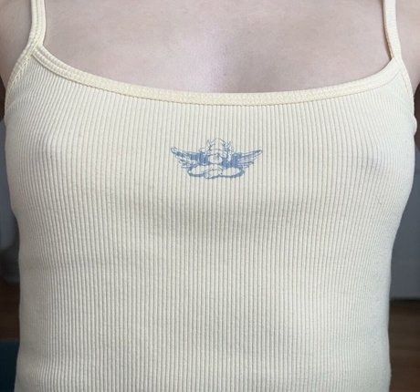 Foto di nudo di fuga di OnlyFans di Littlemommygfwithtinymilkers