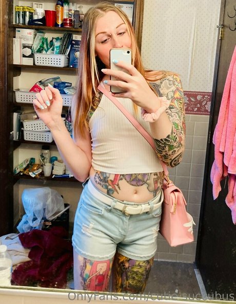 Foto di nudo di fuga di OnlyFans di Cutiesuccubus