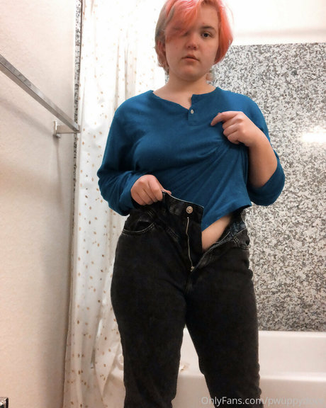 Foto di nudo di fuga di OnlyFans di Pwuppydove