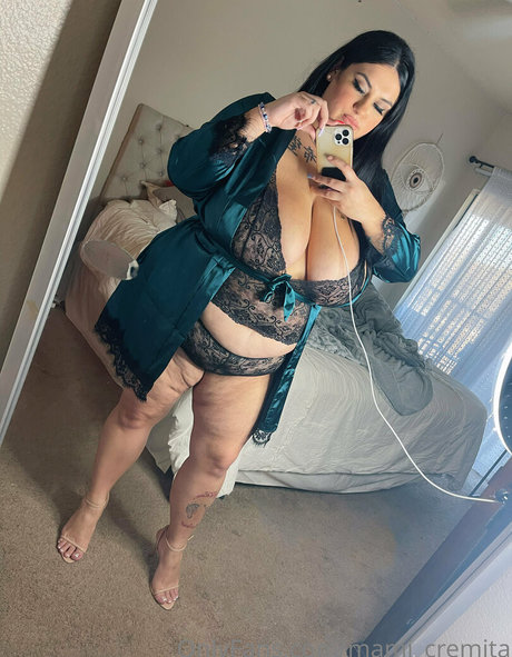 Foto di nudo di fuga di OnlyFans di Mamicremita