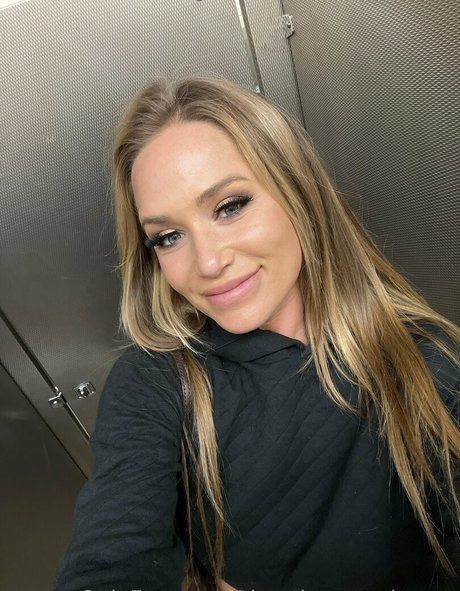 Foto di nudo di fuga di OnlyFans di Theathenaanderson