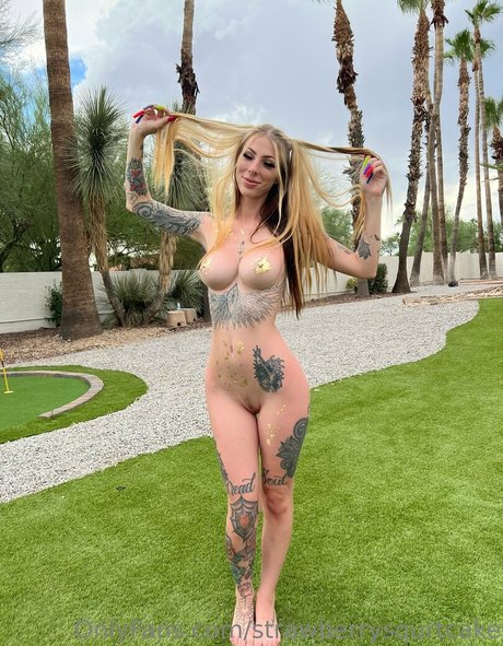 Foto di nudo di fuga di OnlyFans di Strawberrysquirtcake