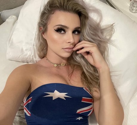 Foto di nudo di fuga di OnlyFans di Martina Eliza
