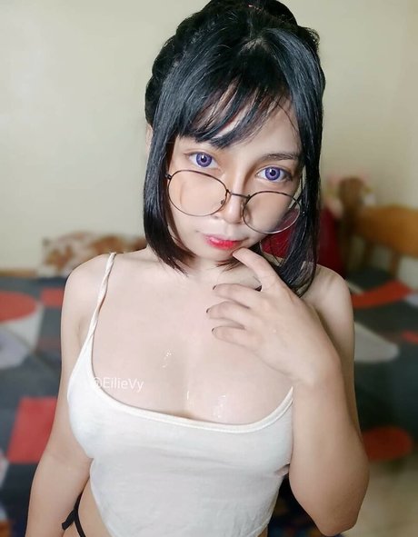 Foto di nudo di fuga di OnlyFans di Eilie Vy