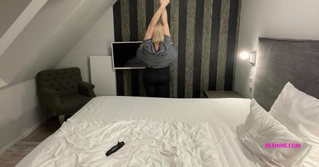 Foto di nudo di fuga di OnlyFans di Beshinedotcom