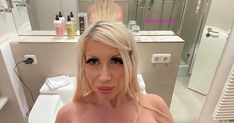 Foto di nudo di fuga di OnlyFans di Beshinedotcom
