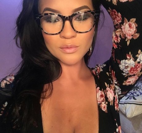 Foto di nudo di fuga di OnlyFans di Toni Salina Chee Young