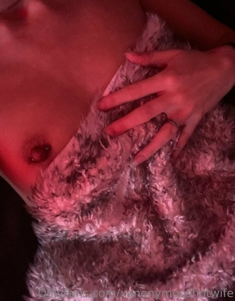 Foto di nudo di fuga di OnlyFans di Xanonymoushotwife