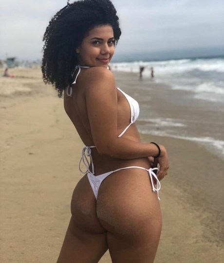 Foto di nudo di fuga di OnlyFans di Amanda Carvalho
