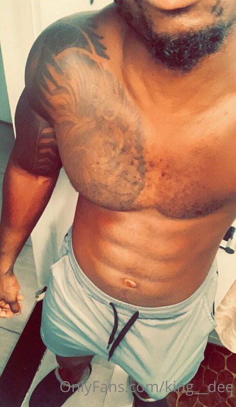 Foto di nudo di fuga di OnlyFans di Kingdee