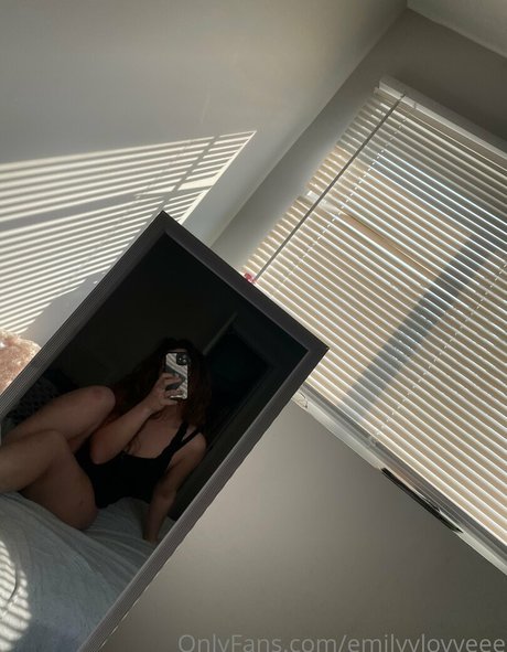 Foto di nudo di fuga di OnlyFans di Emilyylovveee