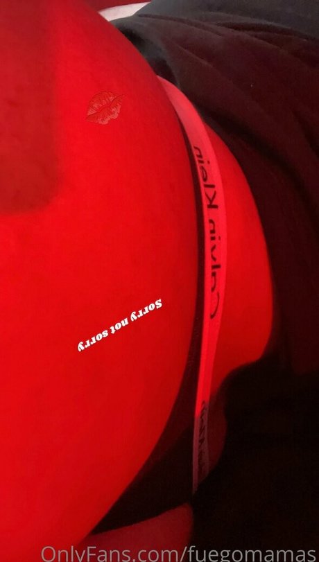 Foto di nudo di fuga di OnlyFans di Fuegomamas