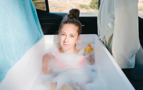 Foto di nudo di fuga di OnlyFans di Simone Giertz