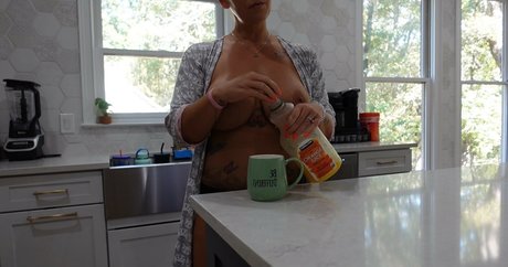 Foto di nudo di fuga di OnlyFans di Asmrdailyroutine