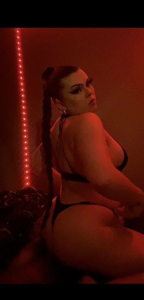 Foto di nudo di fuga di OnlyFans di Embaybee