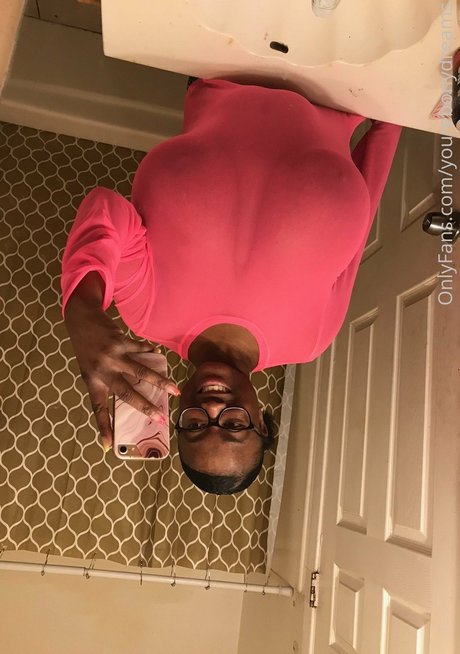 Foto di nudo di fuga di OnlyFans di Idreamofebony