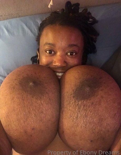 Foto di nudo di fuga di OnlyFans di Idreamofebony