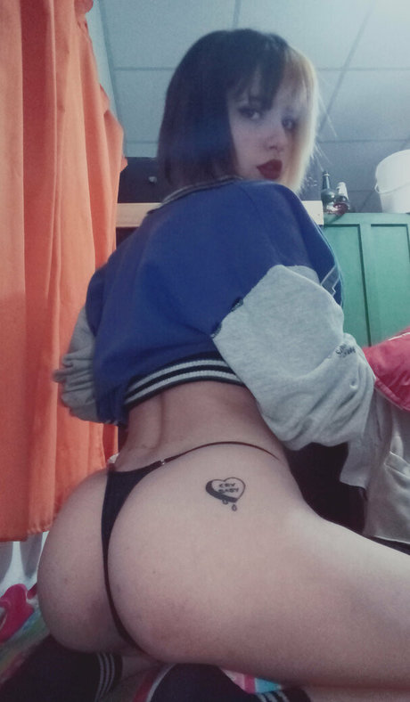 Foto di nudo di fuga di OnlyFans di Littlesircesita