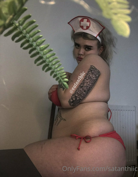 Foto di nudo di fuga di OnlyFans di Satanthiic