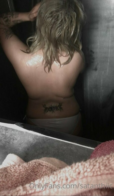 Foto di nudo di fuga di OnlyFans di Satanthiic