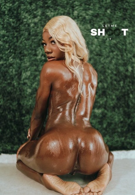 Foto di nudo di fuga di OnlyFans di Lola Black