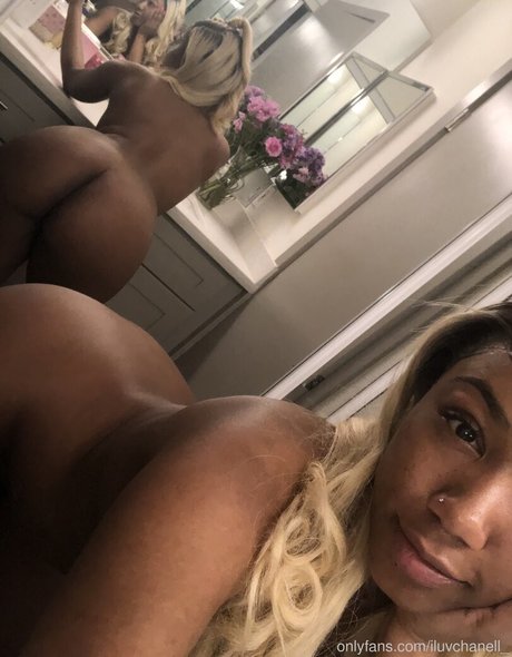 Foto di nudo di fuga di OnlyFans di Iluvchanell