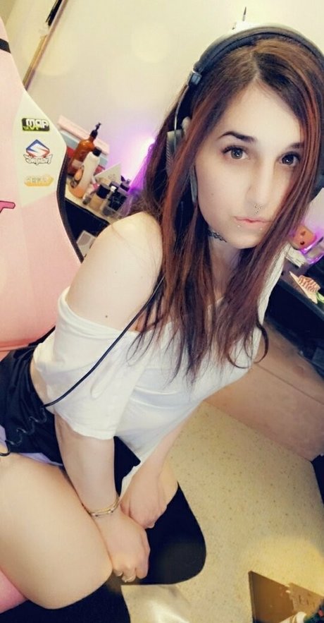 Foto di nudo di fuga di OnlyFans di Emilyroseiv