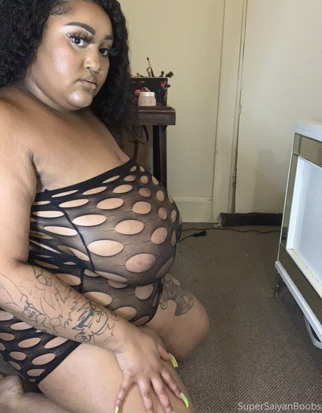 Foto di nudo di fuga di OnlyFans di Supersaiyanboobs